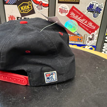 Cargar imagen en el visor de la galería, BNWOT Gorra Miami Heat 90s The Game Vintage
