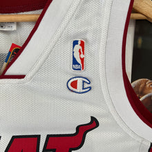 Load image into Gallery viewer, Camiseta Miami Heat Home 2004-05 Shaquille O’Neal #32 Champion Vintage - M/L
