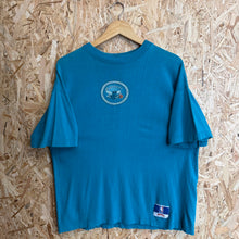 Carregar imagem no visualizador da galeria, Camiseta Charlotte Hornets Early/Mid 90s Nutmeg Mills Vintage - S/M
