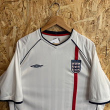 Carica l'immagine nel visualizzatore di Gallery, Camiseta Inglaterra 2002 Home Umbro Vintage - XL/XXL
