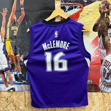 Carregar imagem no visualizador da galeria, Camiseta Sacramento Kings Road 2014/15 Ben McLemore #16 Adidas Vintage - M YOUTH
