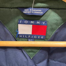 Cargar imagen en el visor de la galería, Plumas Tommy Hilfiger Vintage 90’s - M/L
