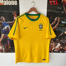 Cargar imagen en el visor de la galería, Camiseta Brasil 2010 Home Nike - L/XL
