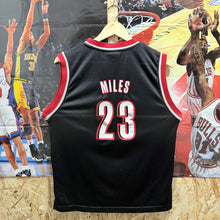 Carregar imagem no visualizador da galeria, Camiseta Portland Trail Blazers Road Early 00s Darius Miles #23 Adidas Vintage - L YOUTH
