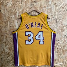 Cargar imagen en el visor de la galería, Camiseta Los Angeles Lakers 1998/99 Home Shaquille O’Neal #34 Champion Vintage - M/L
