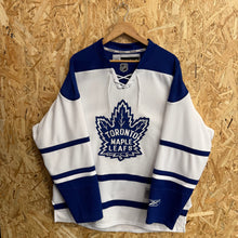Lade das Bild in den Galerie-Viewer, Camiseta Toronto Maple Leafs 2010/11 Third Reebok - L/XL
