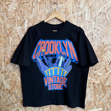 Lade das Bild in den Galerie-Viewer, Camiseta Oversize “Crooklyn NYC”
