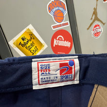 Carregar imagem no visualizador da galeria, BNWT Gorra Michigan Wolverines Late 90s Sports Specialties Vintage
