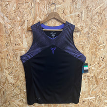 Lade das Bild in den Galerie-Viewer, BNWT Camiseta Nike Black Mamba 2014 - L/XL
