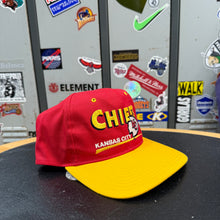 Cargar imagen en el visor de la galería, BNWT Gorra Kansas City Chiefs 90s Eastport Vintage
