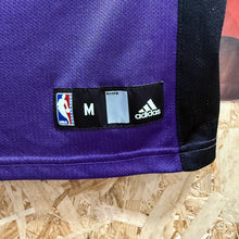 Cargar imagen en el visor de la galería, Camiseta Sacramento Kings Road 2006/08 Ron Artest #93 Adidas Vintage - M YOUTH
