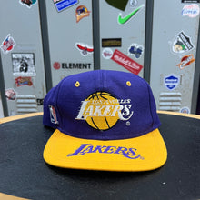 Cargar imagen en el visor de la galería, Gorra Los Angeles Lakers 90s Sports Specialties Vintage
