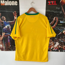 Cargar imagen en el visor de la galería, Camiseta Brasil 2010 Home Nike - L/XL
